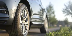 O nouă anvelopă de vară produsă în România promite eficiență ridicată. A obținut calificativul A la toate criteriile UE