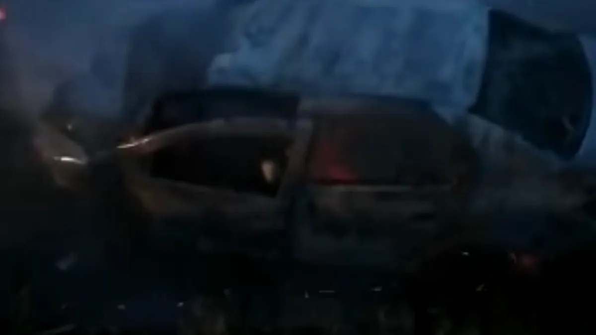 Doi polițiști au murit în urma unui accident. Mașina de poliție a luat foc
