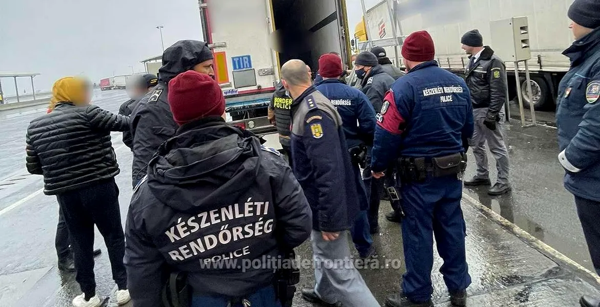 29 de migranţi din Siria şi Irak, ascunşi într-un TIR care transporta piese auto – VIDEO