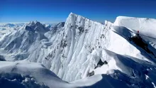 Zece alpiniști, inclusiv celebrul Nirmal Purja, sunt căutați de salvatori după o avalanșă pe unul dintre cei mai înalți munți din lume. Mesajul transmis de alpinistul Horia Colibășanu