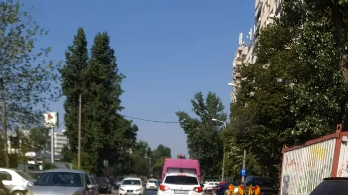 Atenție, șoferi! Val de accidente în București. Cu ce s-a stropit pe străzi?