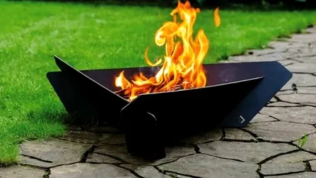 Încearcă vatra de tip firepit - focul de tabără elegant din curtea casei tale!