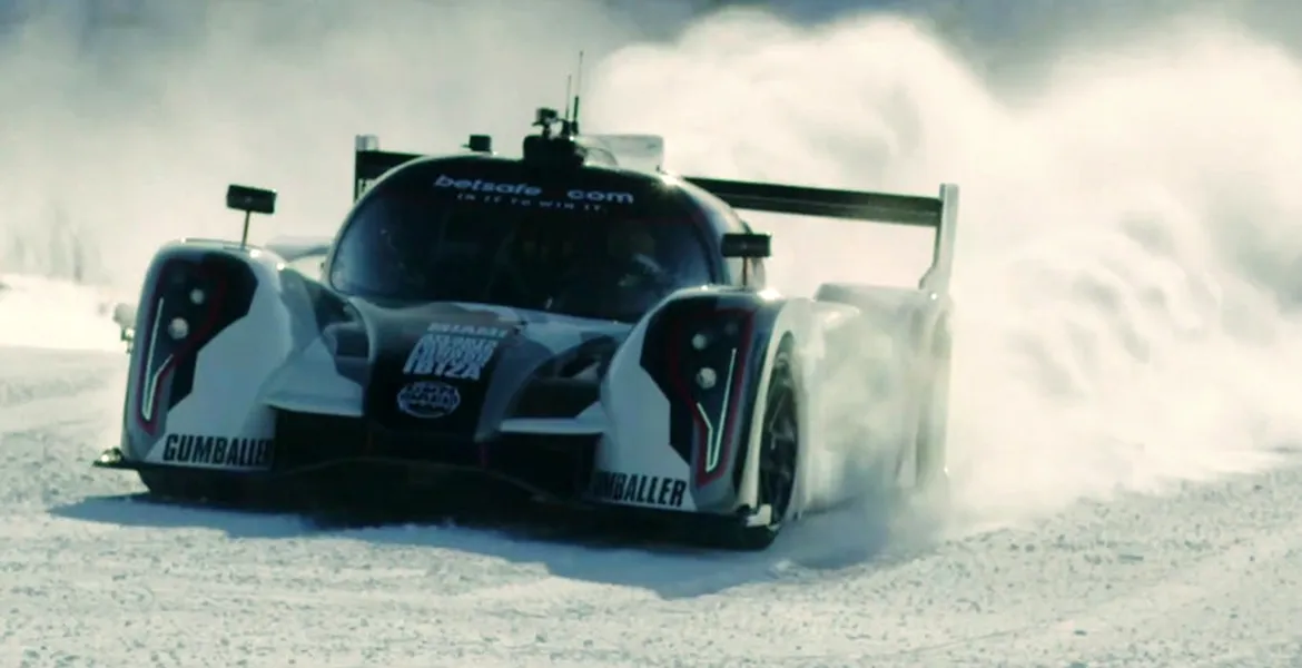 VIDEO: Drifturi pe pârtie cu un supercar