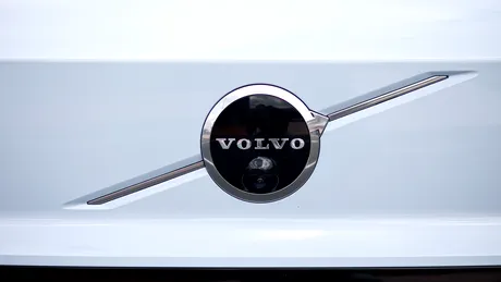 Volvo nu renunță la sedanuri. Primele imagini cu viitorul rival electric pentru BMW Seria 5 - VIDEO