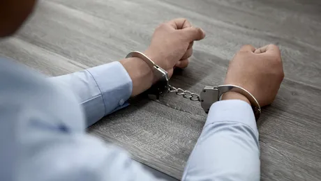 A dat un cal pe o mașină, iar acum merge la închisoare: pedeapsă cu executare pentru un bărbat din Iași prins băut și fără permis la volan