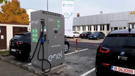 Enel ar putea deschide 700 de staţii pentru încărcarea maşinilor electrice în România 
