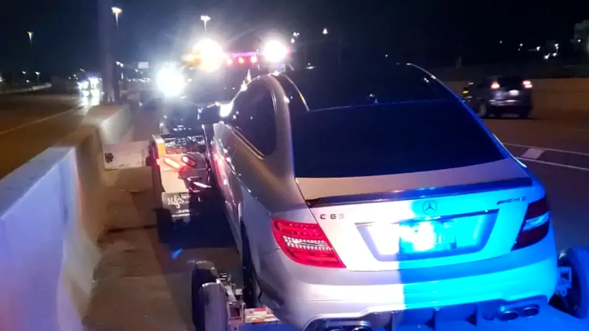 A fugit de acasă cu Mercedes-ul părinților și a fost prins de radar. Ce viteză-record a atins?