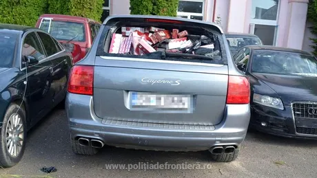 Un Porsche Cayenne urmărit de echipaje de poliție în județul Suceava. Ce au găsit polițiștii în mașină?