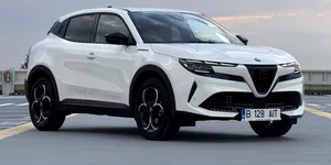 VIDEO – Alfa Romeo Junior, testată în România. Ce oferă juniorul gamei producătorului italian