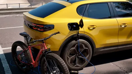 Ford Capri primește baterie LFP, autonomie mai mare și tehnologii noi. Cum se poziționează față de CUPRA Tavascan