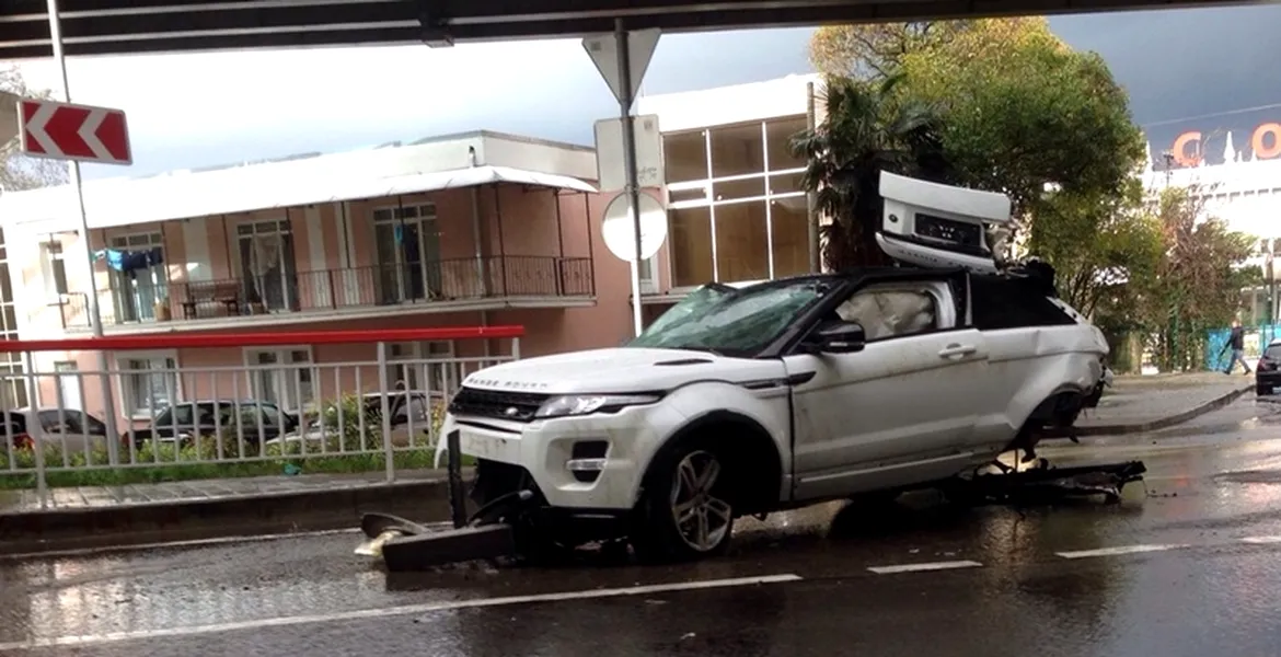 Cel mai elocvent test de siguranţă pentru Evoque: aruncare de pe pod [VIDEO]