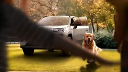 Toyota publică noi imagini teaser cu viitoarea generație RAV4