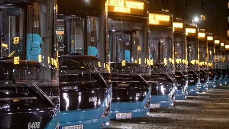 Mijloacele de transport în comun circulă mai rar. 