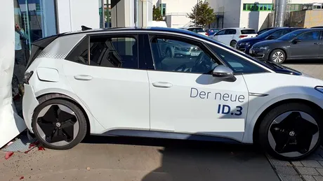 Volkswagen ID.3, primul accident. Un șofer de 89 de ani a încurcat pedalele