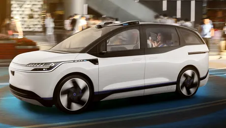 Defecțiune majoră la robotaxiuri: 100 de mașini fără șofer din Wuhan au paralizat traficul și au ținut pasagerii captivi