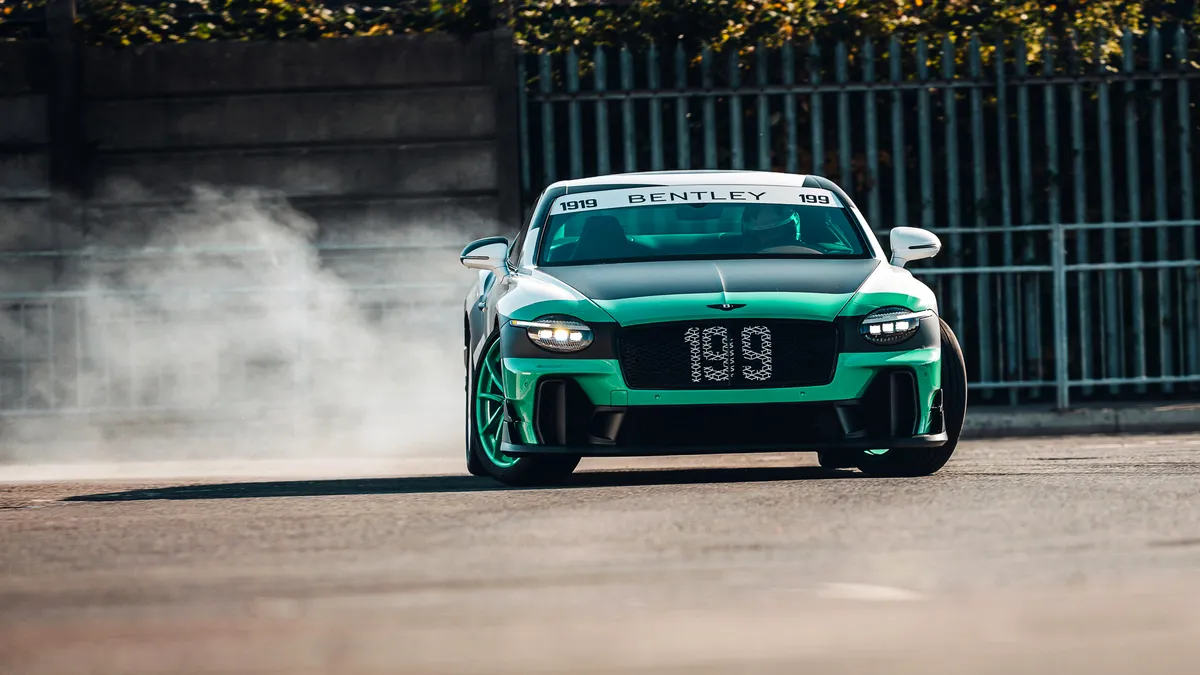 VIDEO Bentley lansează „Supersports: Full Send”: Travis Pastrana testează limitele noului Continental cu tracțiune spate