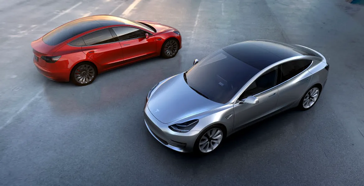 Un grup de angajaţi Tesla reclamă condiţiile de lucru şi acuză compania că face rabat la calitate pentru a creşte producţia