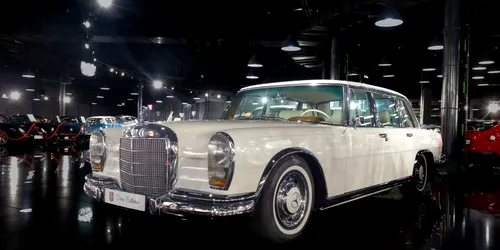 Mercedes-Benz 600 Pullman, modelul preferat al președinților de stat, se poate vedea în Țiriac Collection