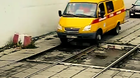 ProMotor NEWS: Echilibristică pe şinele de tramvai - VIDEO