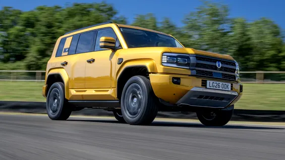 <span class='prepend'>Foto |</span> Denza lansează pe piața europeană SUV-ul BAO 5. Sistem plug-in hibrid și elemente dedicate pentru off-road