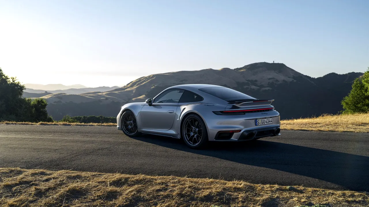 porsche-celebreaza-50-de-ani-de-turbo-cu-o-editie-speciala-pentru-911-galerie-foto 2 