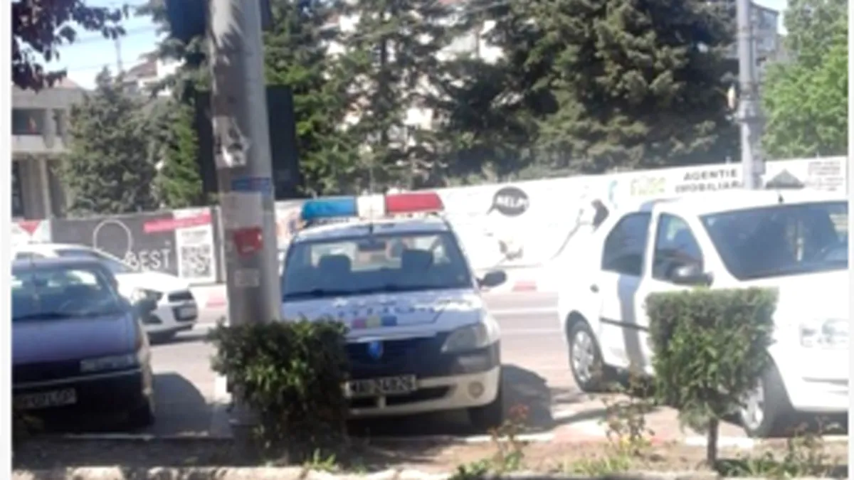 Poliţiştii din Dâmboviţa fac lucruri trăznite. Au ales cel mai bun loc de parcare [FOTO]