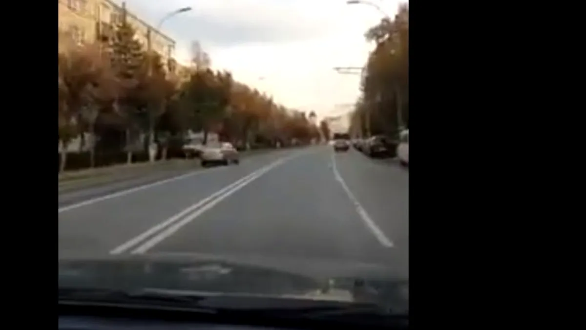 Şofer filmat în timp ce circula pe contrasens. Există suspiciuni că era drogat - FOTO