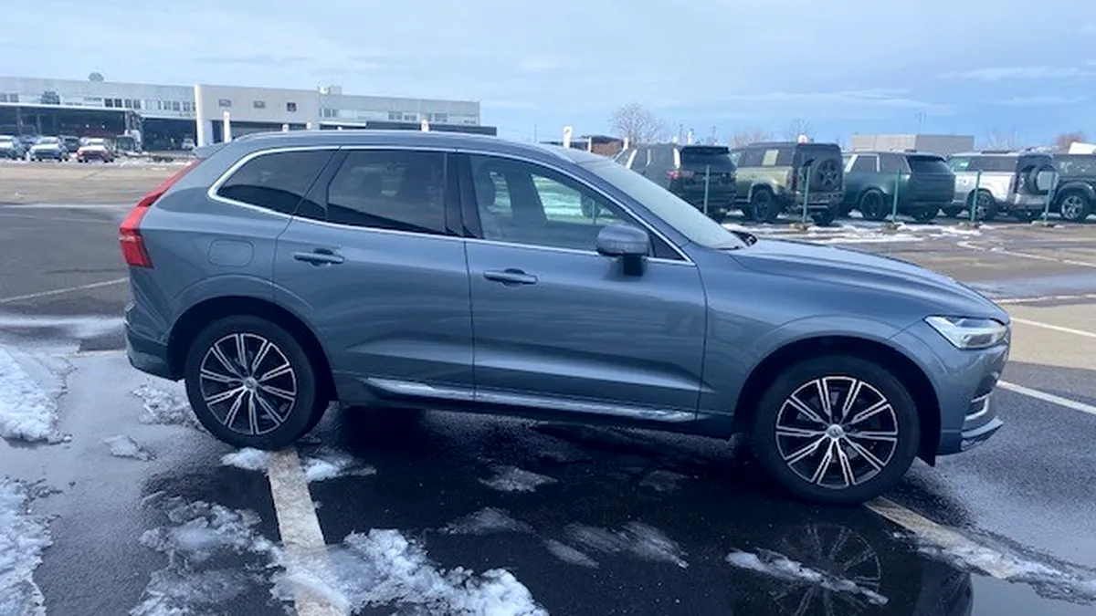 Cea mai sigură mașină de familie se vinde la BT Leasing. Volvo XC60 Inscription oferă dotări și siguranță la un preț atractiv