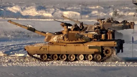 Ea este Julia, are 21 de ani și conduce tancul M1A2 Abrams, cel mai greu din lume - VIDEO