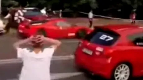 VIDEO: Momentul în care un Ferrari face accident în Ploiești