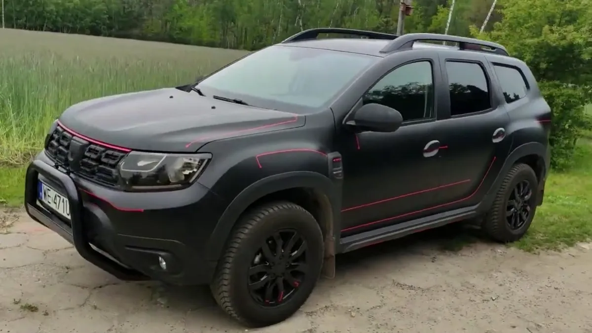 Dacia Duster care arată de parcă ar fi mașina lui Batman. VIDEO