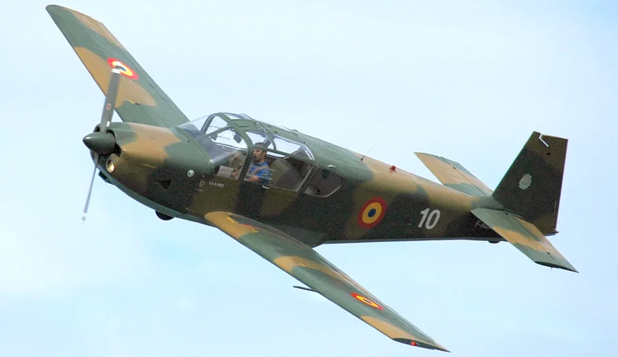avion iar-823 in zbor