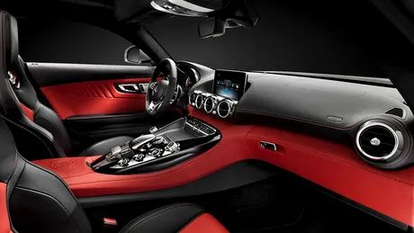 Imagini cu interiorul lui Mercedes-AMG GT, „scăpate” pe internet
