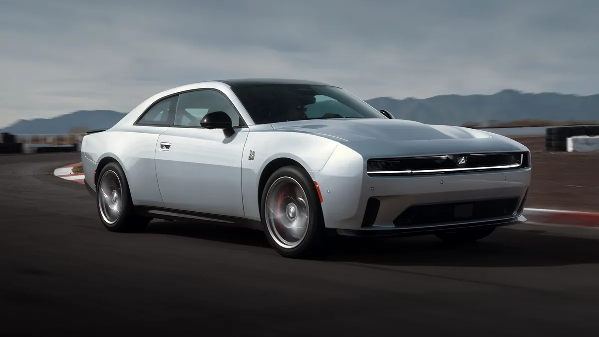 Dodge Charger aniversează 60 de ani cu revenirea în Europa! Muscle car-ul va fi disponibil și cu motorizări electrice 