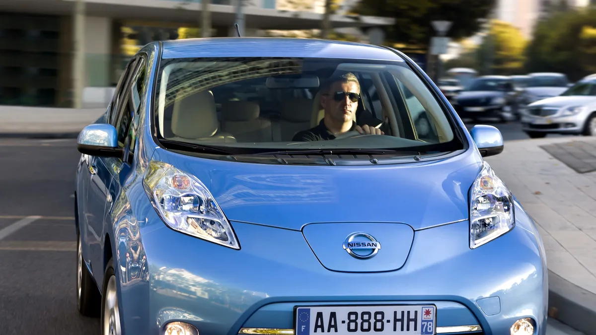 Am condus Nissan Leaf, maşina anului 2011