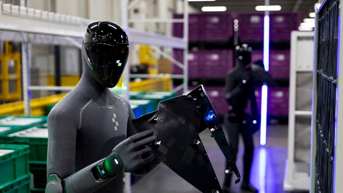 Roboții umanoizi preiau tot mai multe sarcini în fabricile auto. BMW integrează Figure 03 într-o uzină din SUA