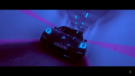 Aşa videoclip, mai rar. Românii au făcut 7 milioane de vizualizări pentru Porsche (video)