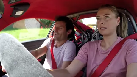 Mark Webber şi Maria Sharapova în Porsche 911 GT2 RS, pe circuit. Fostul pilot de Formula 1 şi-a pus mâinile în cap - VIDEO