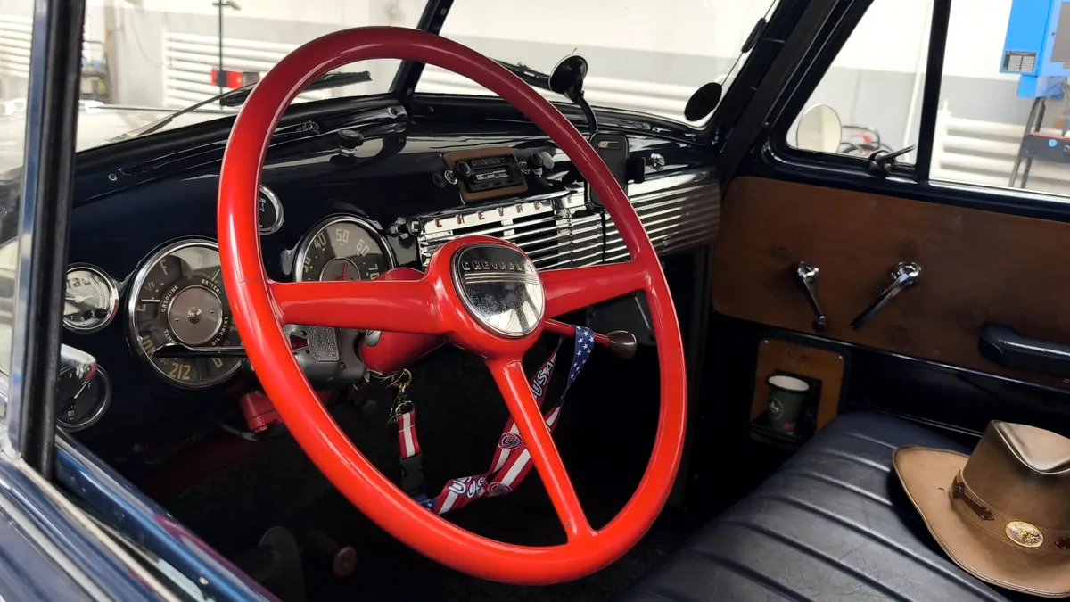 RAR publică imagini cu o mașină clasică ce a fost „calul de muncă” al fermierilor. Astăzi, autoutilitara este vedeta garajului