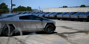 Ce face Elon Musk cu miile de camionete Cybertruck nevândute? Soluția neașteptată propusă de miliardar