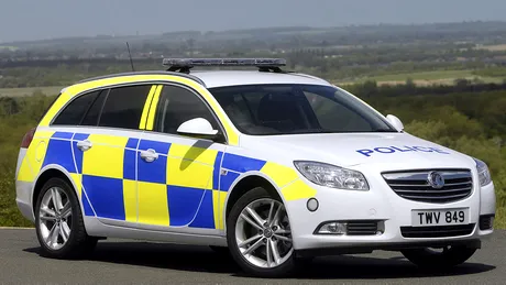 Opel Insignia - maşină de poliţie în Anglia