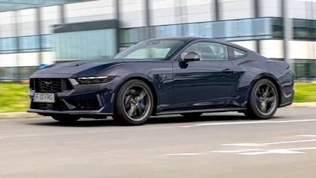 Ford Mustang va fi lansat în format sedan. Viitor rival pentru viitorul Chevrolet Camaro sedan