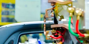 Leoni România începe concedierile colective la fabrica din Arad: aproape 500 de angajați vizați până în august