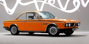 Legătura dintre mașinile BMW, yacht-urile Bavaria și telefoanele VERTU