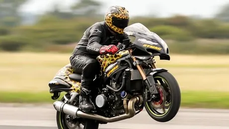 Record mondial: wheelie la peste 300 km/h [VIDEO]