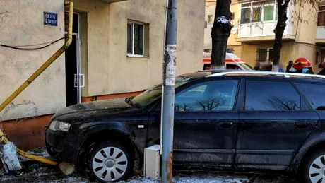 O mașină care a derapat a fost la un pas să arunce un bloc în aer, la Giurgiu