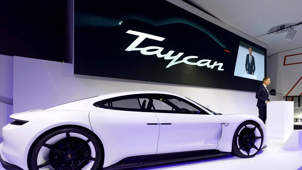 Porsche dublează producţia planificată pentru modelul electric Taycan, înainte să înceapă livrările