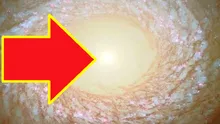 O galaxie bizară SFIDEAZĂ regulile astronomilor