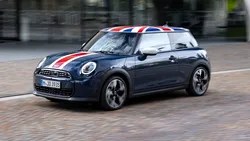 <span class='prepend'>Foto |</span> MINI Cooper aniversează 25 de ani cu o ediție specială. Versiunea Oxford aduce un omagiu locului de naștere a mărcii