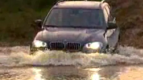 BMW X5 intră la apă
